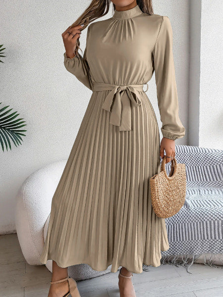 Robe de cocktail mi-longue avec manches