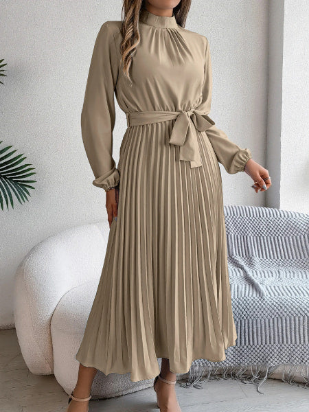 Robe de cocktail mi-longue avec manches