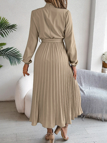 Robe de cocktail mi-longue avec manches
